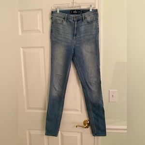Hollister Ultra High-Rise Super Skinny Jeans (9 Long)